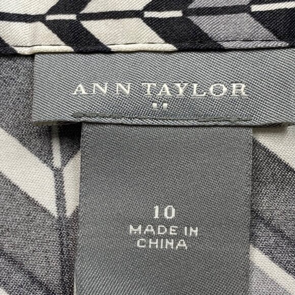 Ann Taylor‎ Shirt Women's 10 Black White Zigzag Button-Down Blouse Silky Office - Picture 3 of 11